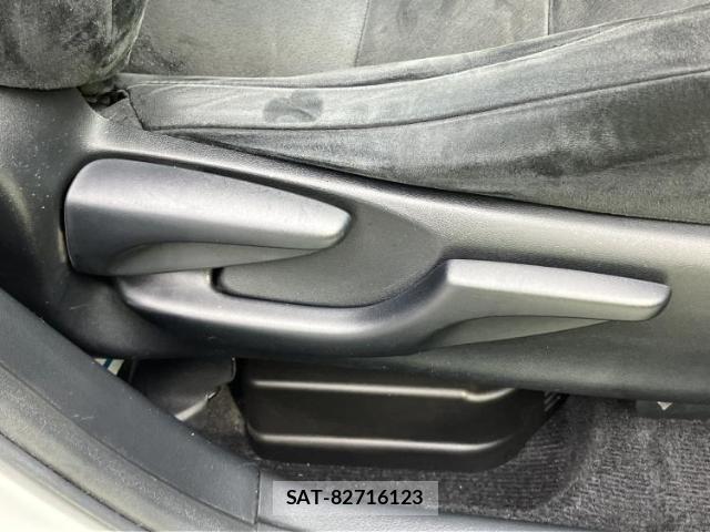 Lexus CT 2011-08 8216098-5