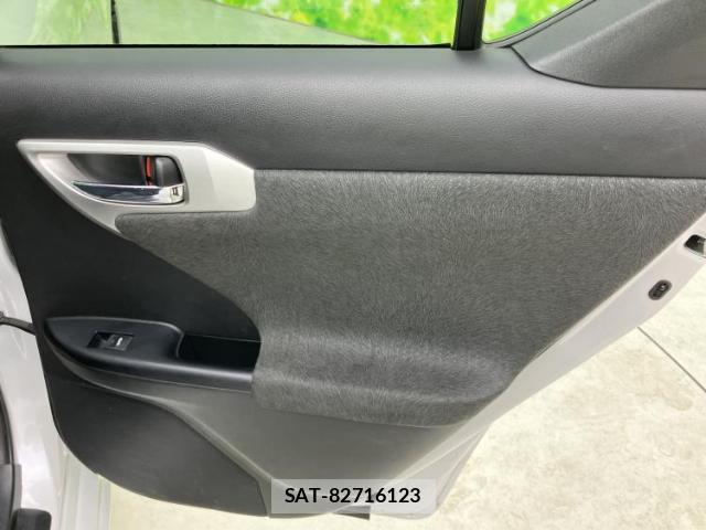 Lexus CT 2011-08 8216098-6