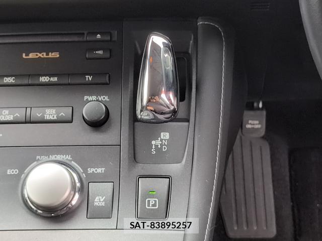 Lexus CT 2011-08 8218731-16