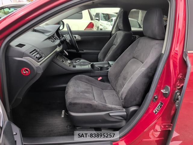 Lexus CT 2011-08 8218731-17
