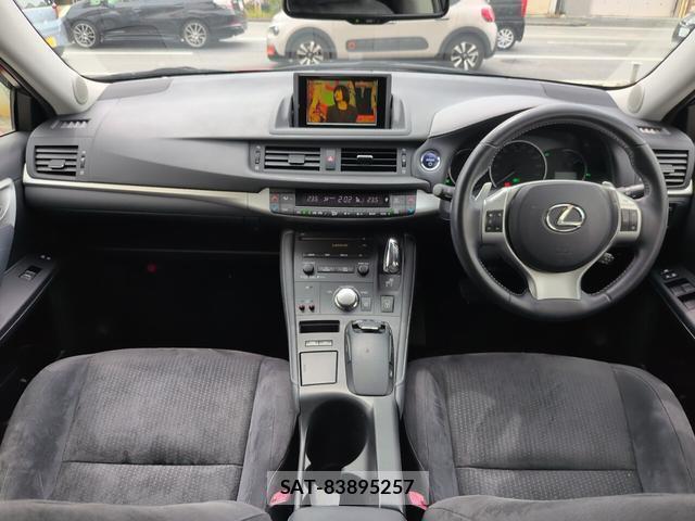 Lexus CT 2011-08 8218731-2