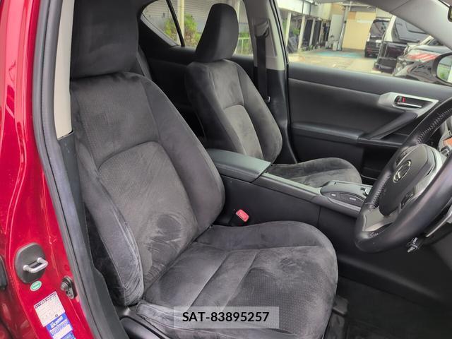 Lexus CT 2011-08 8218731-5