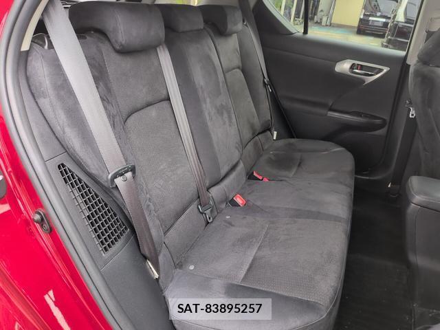 Lexus CT 2011-08 8218731-6