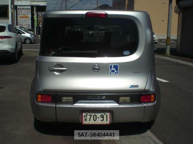Nissan CUBE 2012-05 8217110-9
