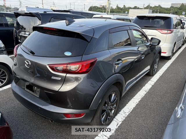 Mazda CX-3 2017-09 8216460-2