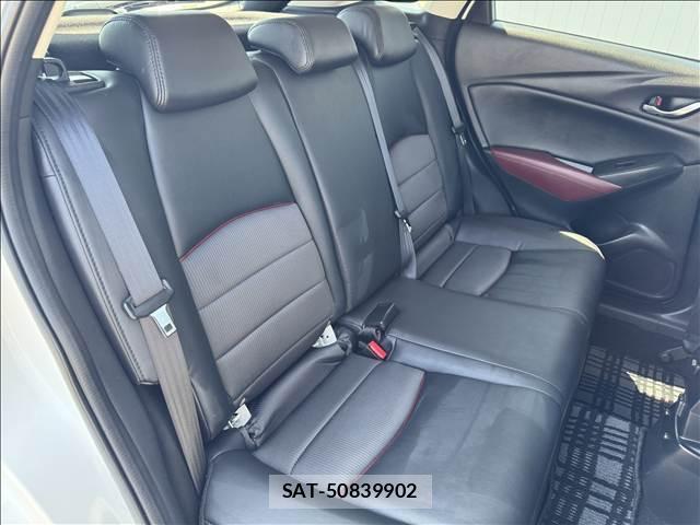 Mazda CX-3 2015-06 8220512-8