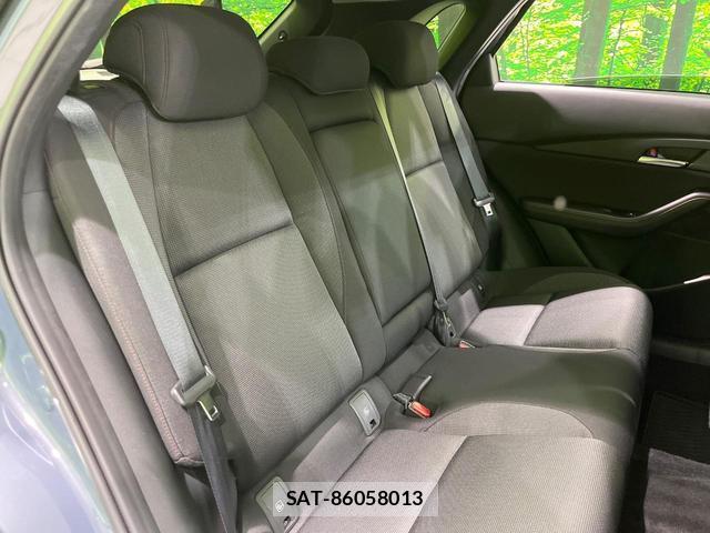Mazda CX-30 2023-06 8216176-8