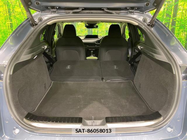Mazda CX-30 2023-06 8216176-9