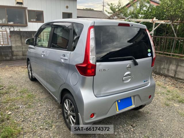 Nissan DAYZ 2013-10 8216728-13