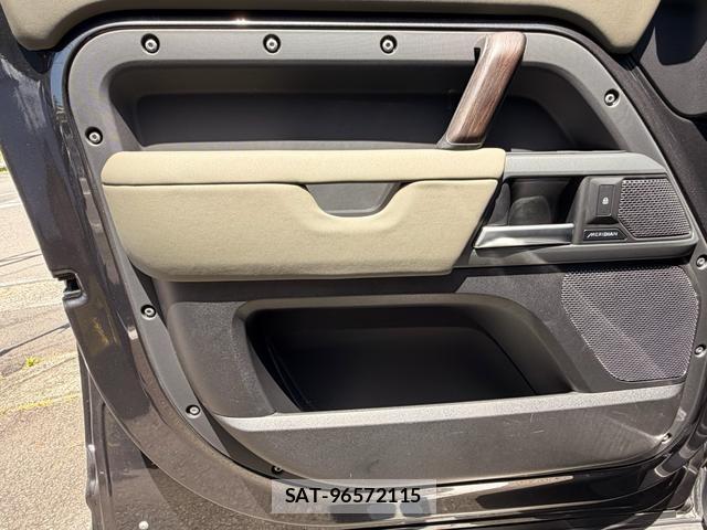 Land Rover DEFENDER 2023-12 8216154-18