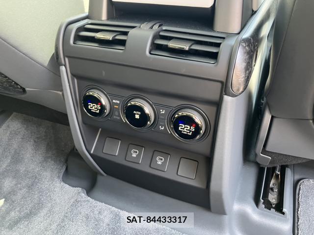 Land Rover DEFENDER 2025-03 8216255-12