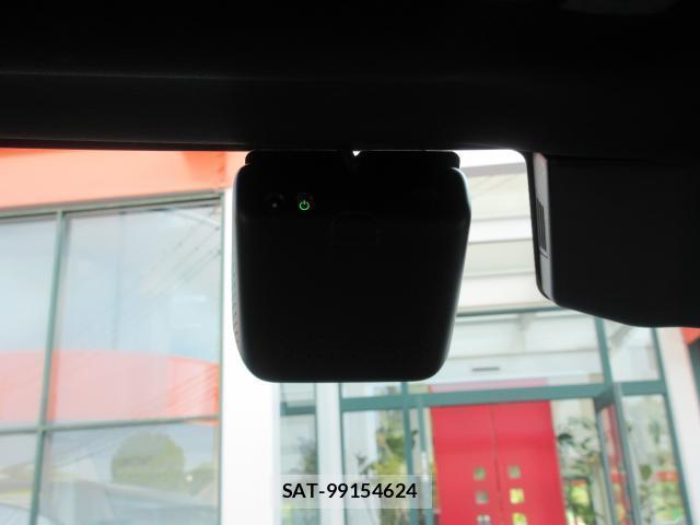 Land Rover DEFENDER 2025-06 8220403-16