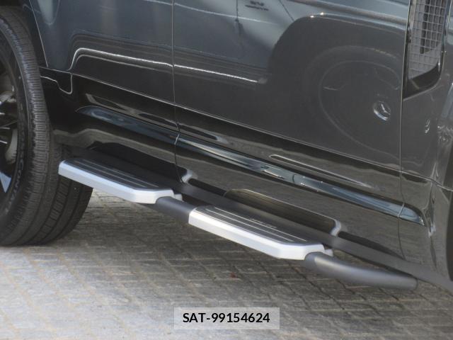 Land Rover DEFENDER 2025-06 8220403-3