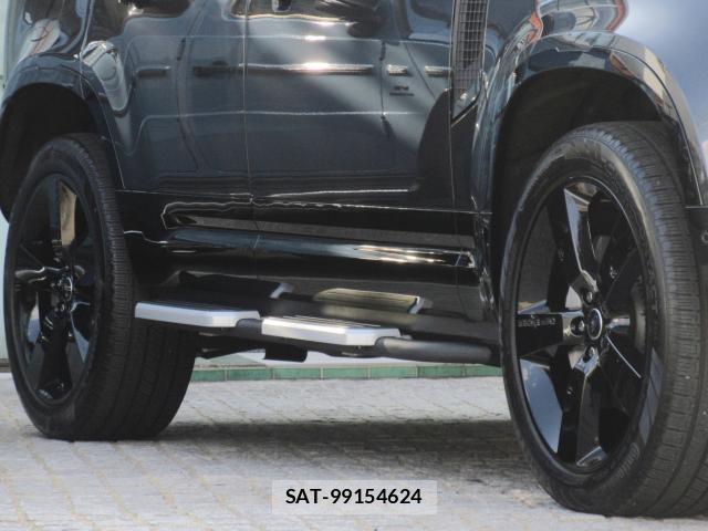 Land Rover DEFENDER 2025-06 8220403-4