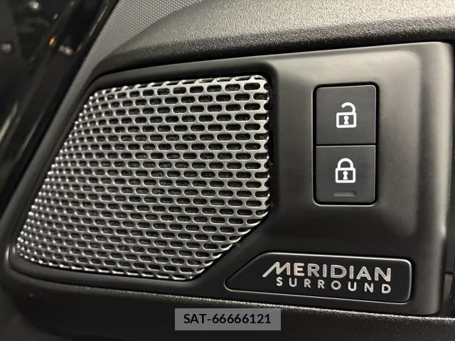 Land Rover DEFENDER 2025-11 8222620-12