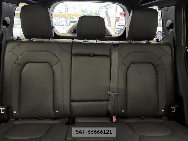 Land Rover DEFENDER 2025-11 8222620-16
