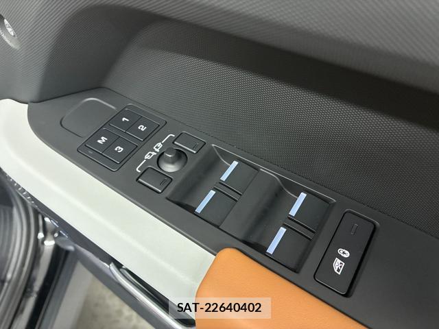 Land Rover DEFENDER 2024-03 8222621-18