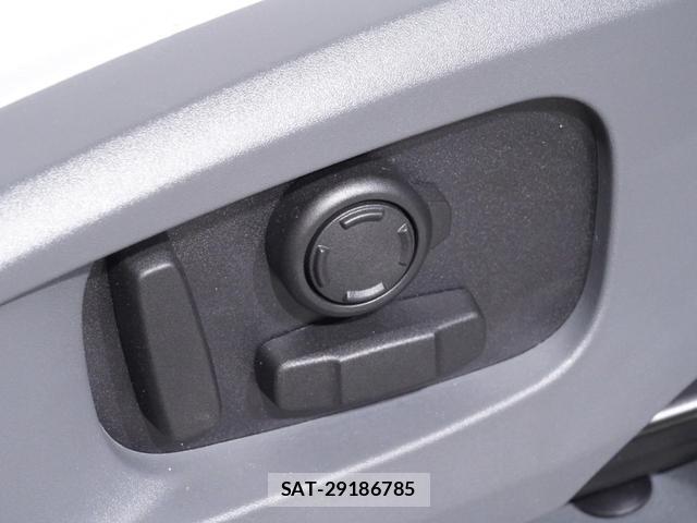 Land Rover DEFENDER 2025-01 8223290-17