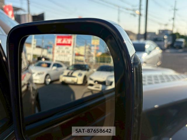 Land Rover DEFENDER 2020-10 8223743-11