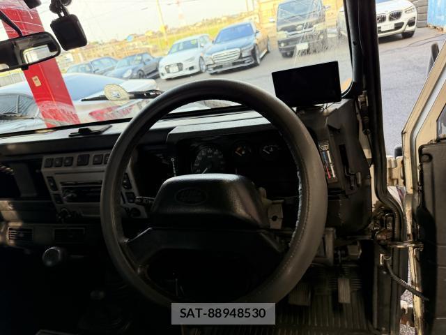 Land Rover DEFENDER 2004-02 8223850-6