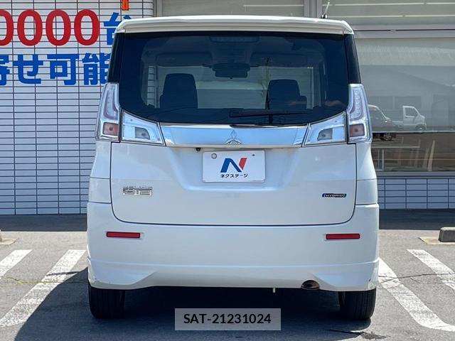 Mitsubishi DELICA 2017-10 8216881-13