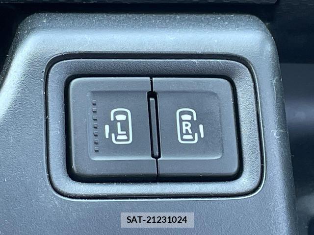 Mitsubishi DELICA 2017-10 8216881-3