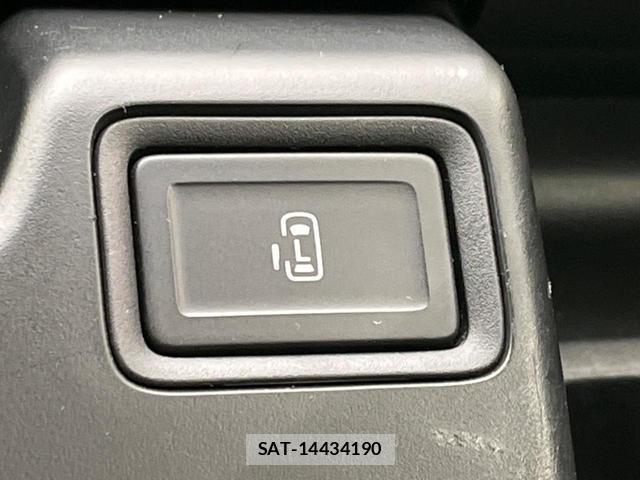 Mitsubishi DELICA 2016-10 8221133-2