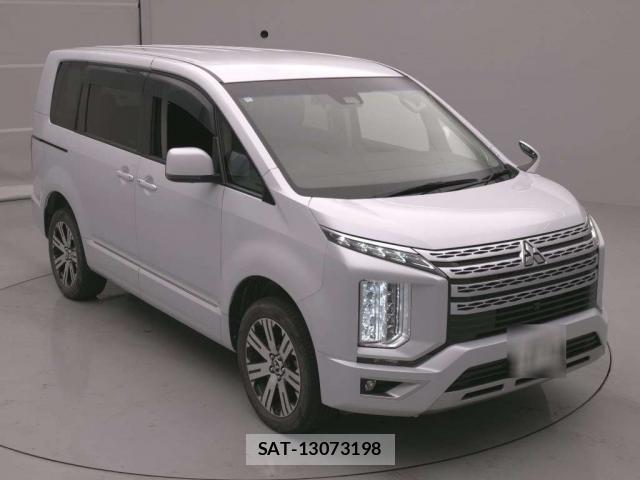 Mitsubishi DELICA 2022-11 8216383-0
