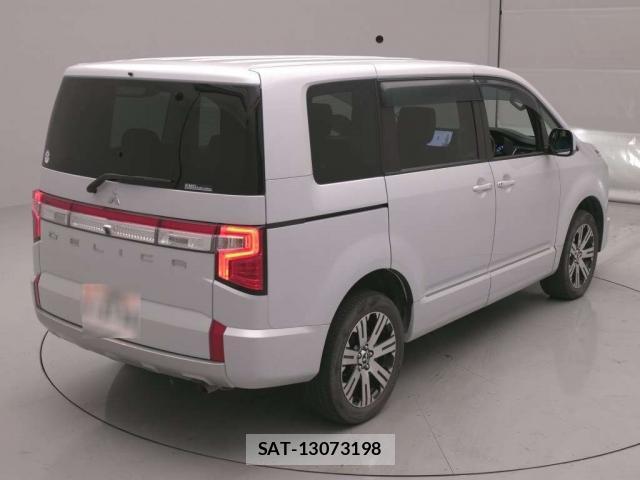 Mitsubishi DELICA 2022-11 8216383-12