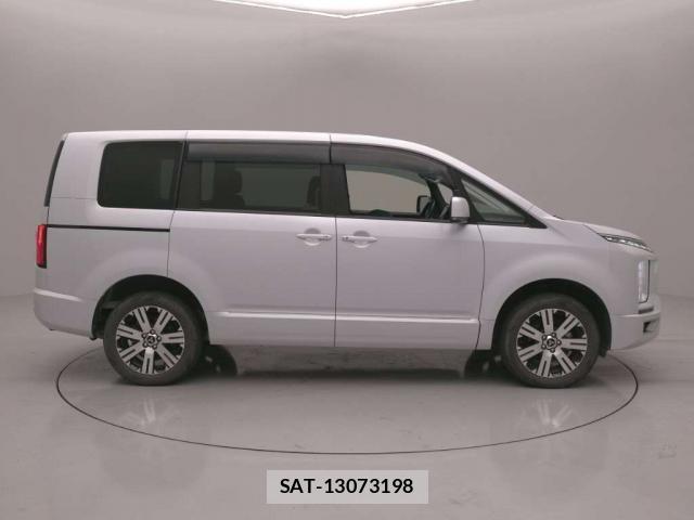 Mitsubishi DELICA 2022-11 8216383-3