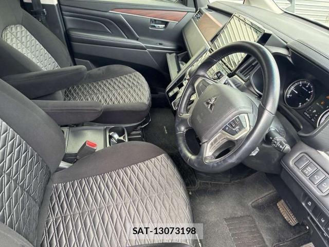 Mitsubishi DELICA 2022-11 8216383-5