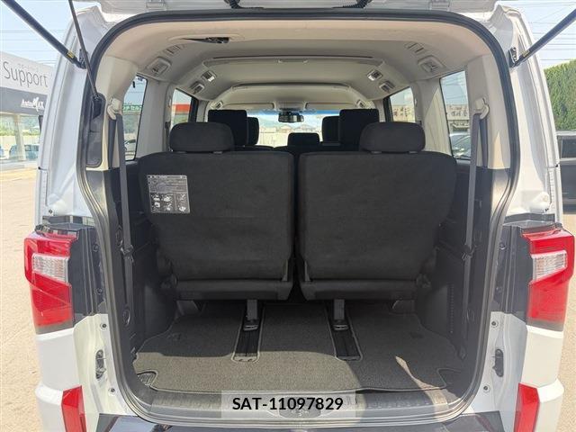 Mitsubishi DELICA 2024-10 8216776-10