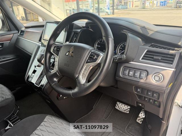 Mitsubishi DELICA 2024-10 8216776-18