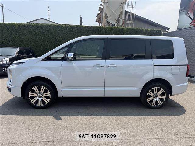 Mitsubishi DELICA 2024-10 8216776-2