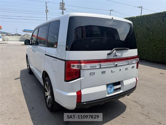 Mitsubishi DELICA 2024-10 8216776-9