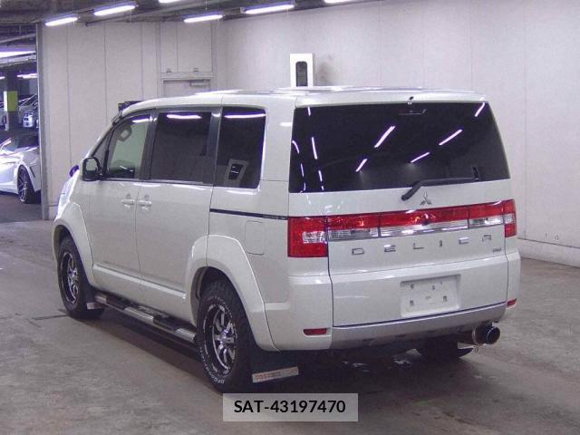 Mitsubishi DELICA 2018-06 8216986-1