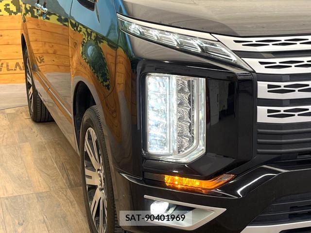Mitsubishi DELICA 2023-10 8220353-12