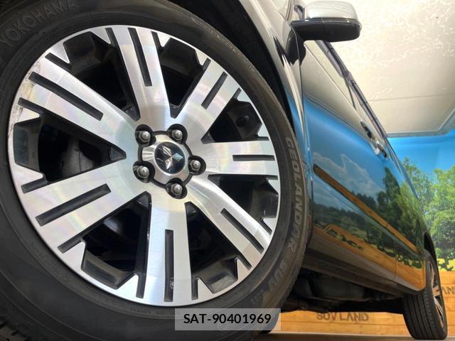 Mitsubishi DELICA 2023-10 8220353-13