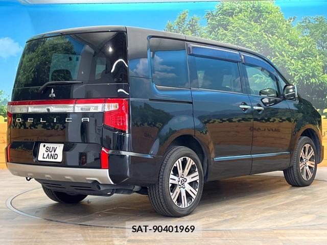 Mitsubishi DELICA 2023-10 8220353-16