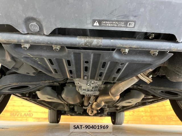 Mitsubishi DELICA 2023-10 8220353-18