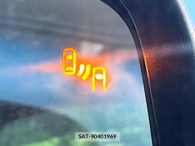 Mitsubishi DELICA 2023-10 8220353-4