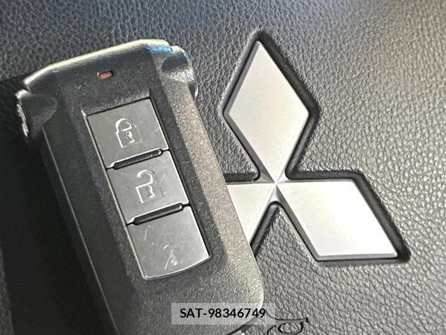 Mitsubishi DELICA 2013-01 8221091-5