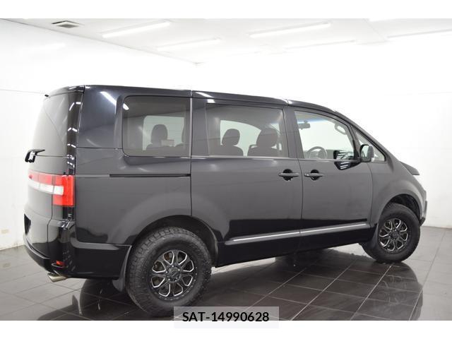 Mitsubishi DELICA 2011-11 8223233-8