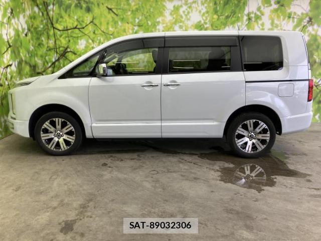 Mitsubishi DELICA 2022-03 8225128-1