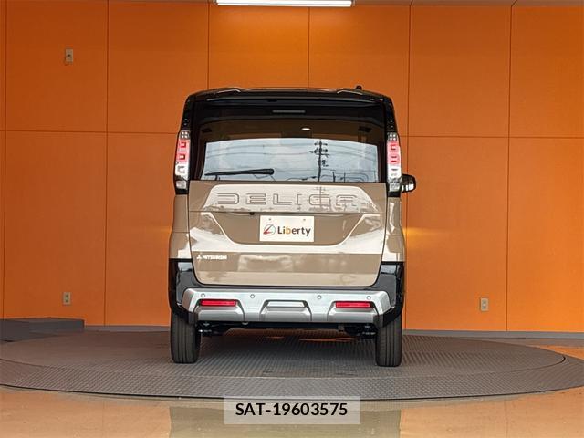 Mitsubishi DELICA MINI 2025-12 8224586-12