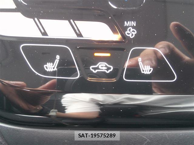 Mitsubishi DELICA VAN 2024-04 8220712-19