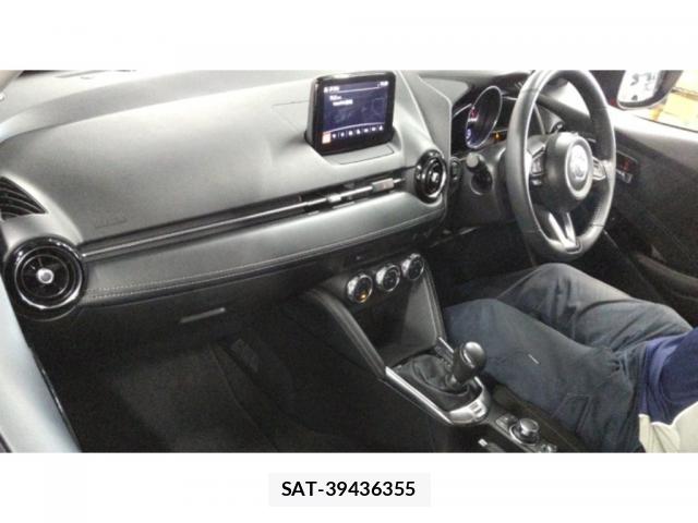 Mazda DEMIO 2019-05 8218011-2