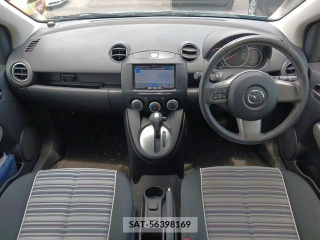 Mazda DEMIO 2013-01 8218518-1