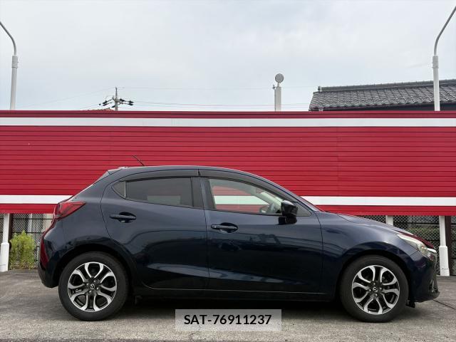 Mazda DEMIO 2014-12 8221162-3