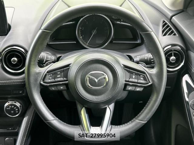 Mazda DEMIO 2018-01 8221175-15